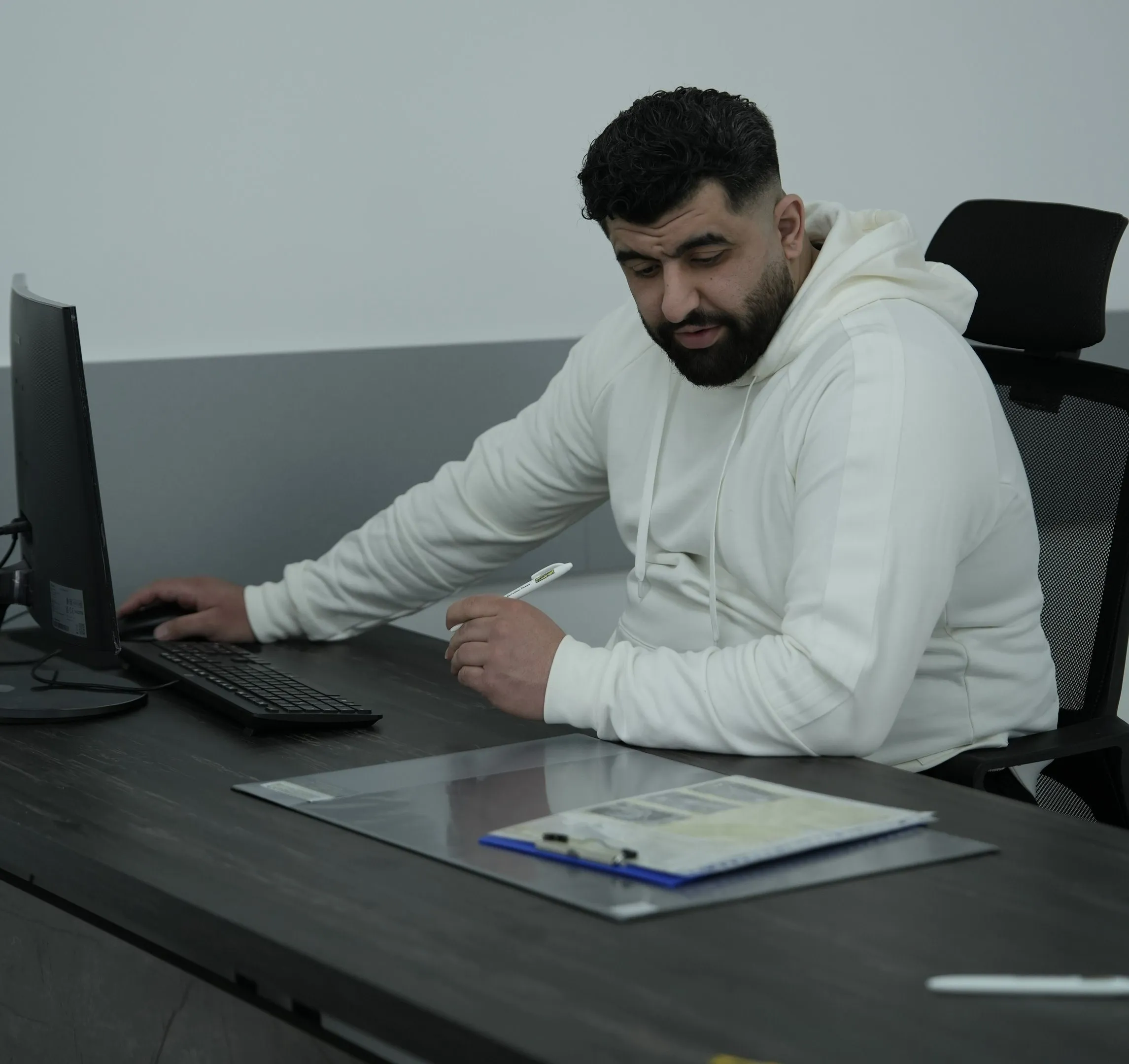 Büro der Fahrschule All-in bei der Anmeldung